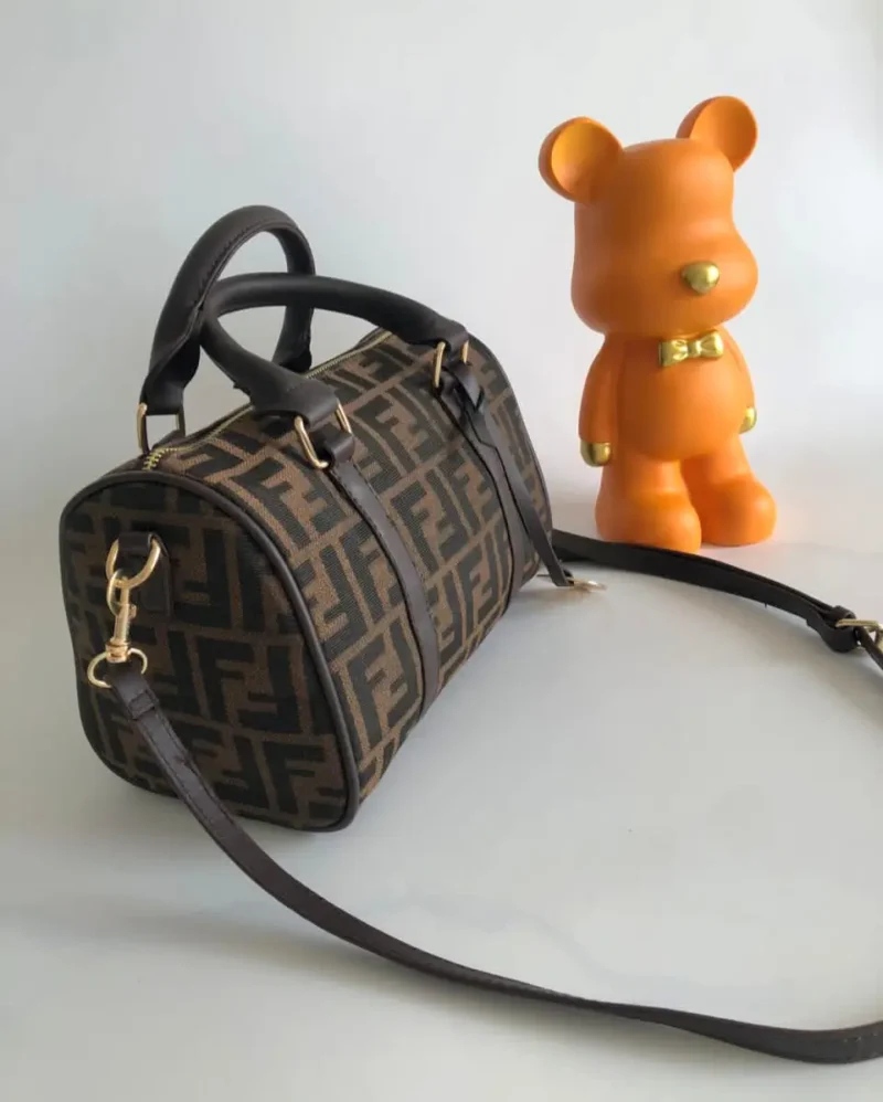 شنط كبيره ماركة فندي