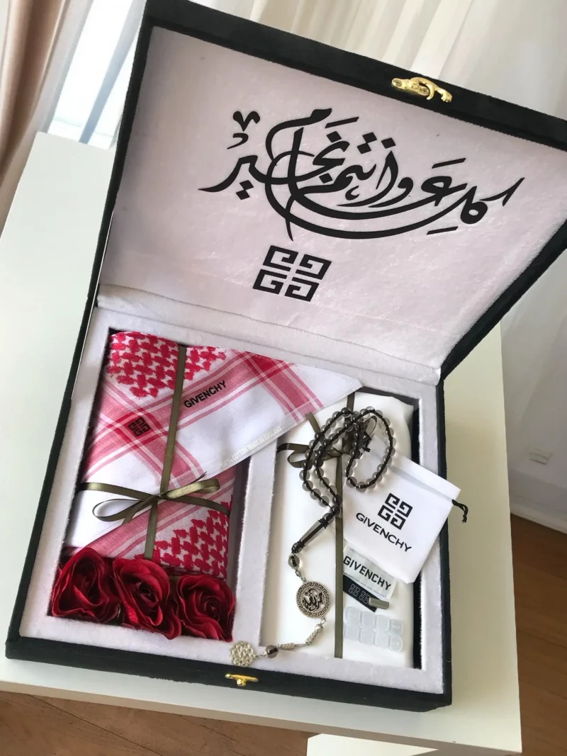 هدية شماغ وثوب رجالي