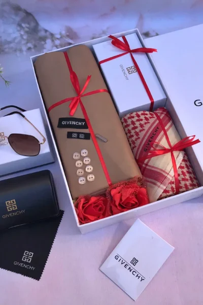 هدية شماغ وقماش ونظارة