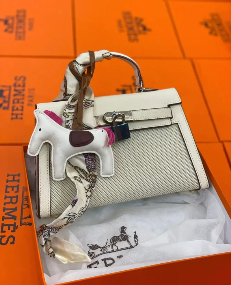 شنطة هيرمز كيلي بيضاء