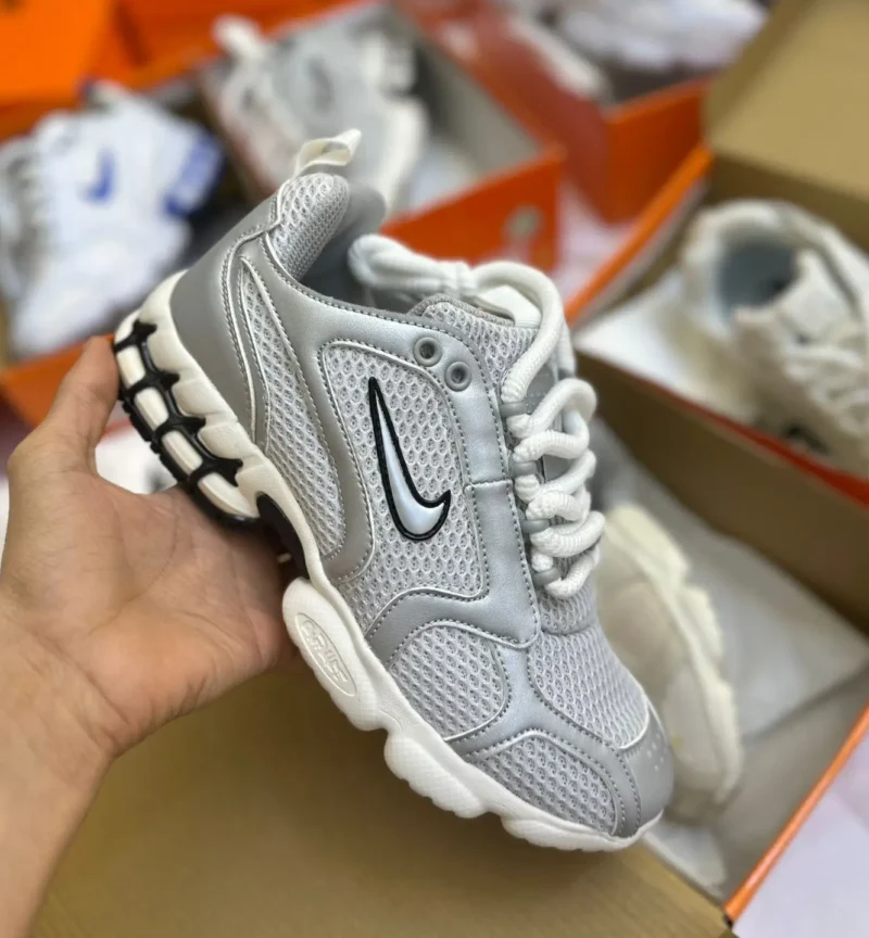 شوز نايك فضي