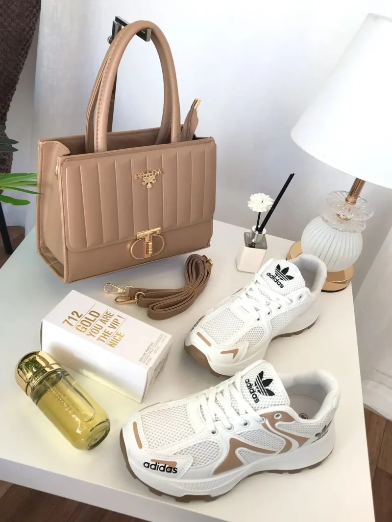 هديه زوج إلى زوجته