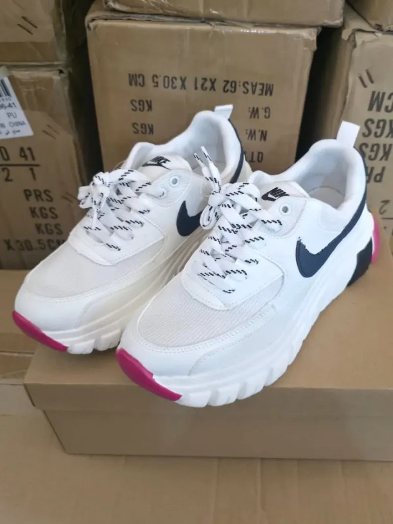 كوتش نايكي ابيض