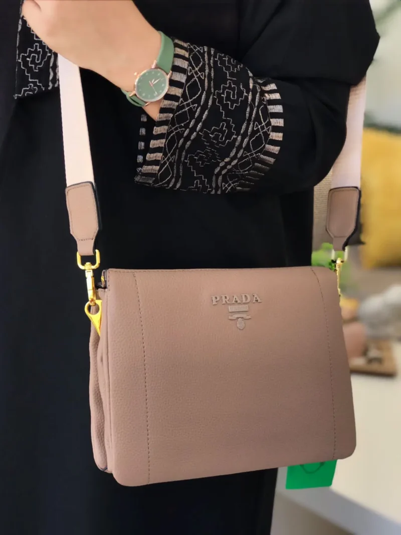 شنط برادا بني