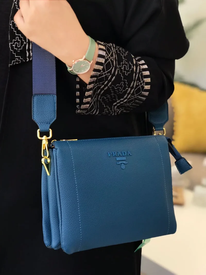 شنطه برادا زرقاء