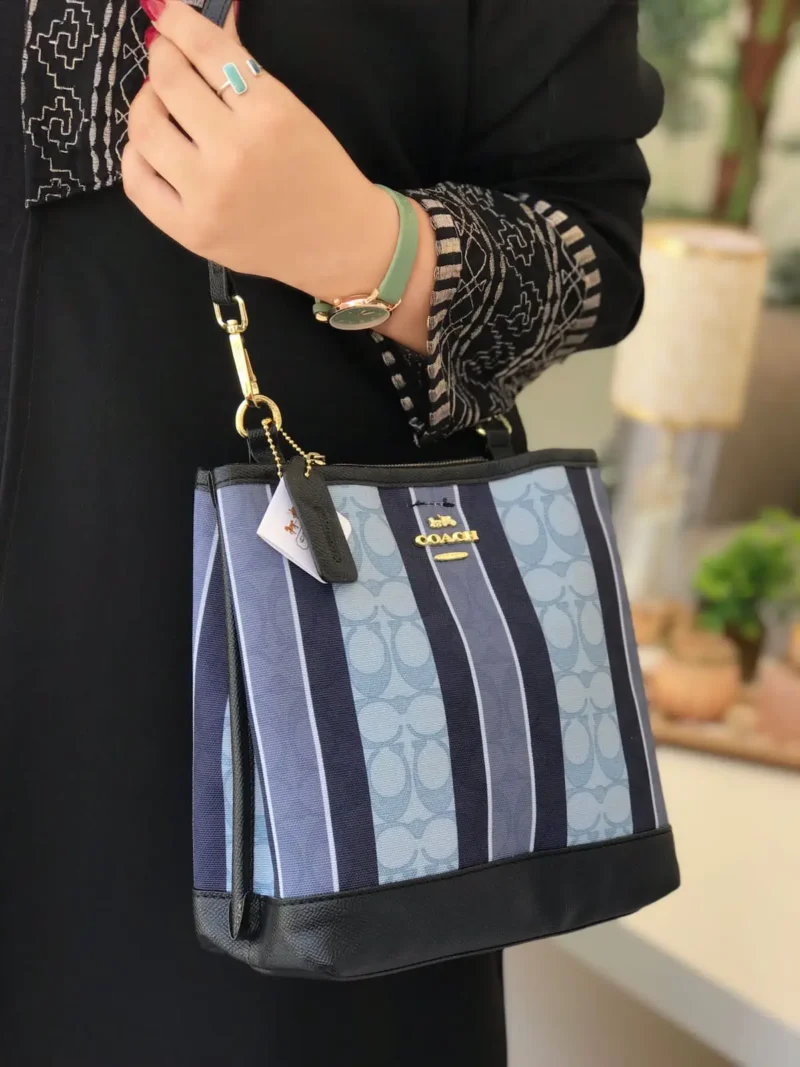 شنطة كوتش زرقاء