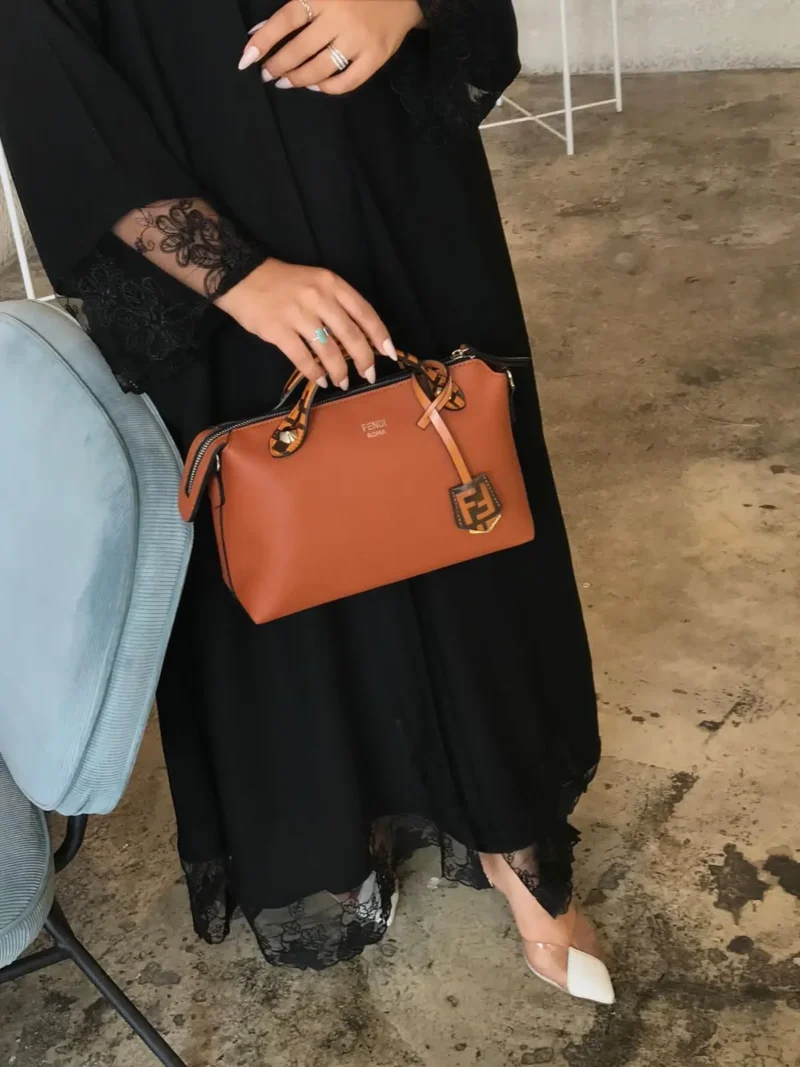 شنط فندي كبيره