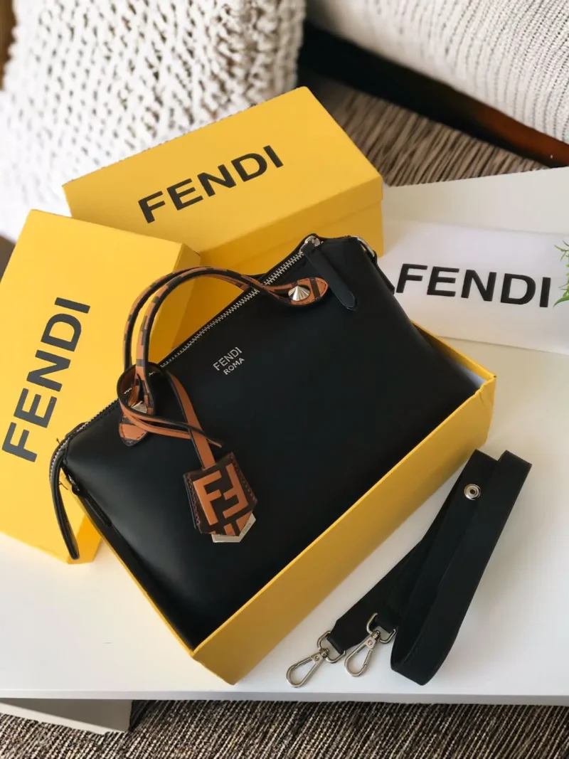 شنط فندي سوداء