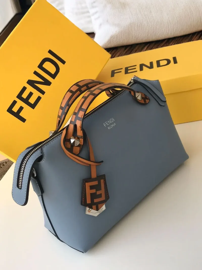 شنطة فندي ازرق