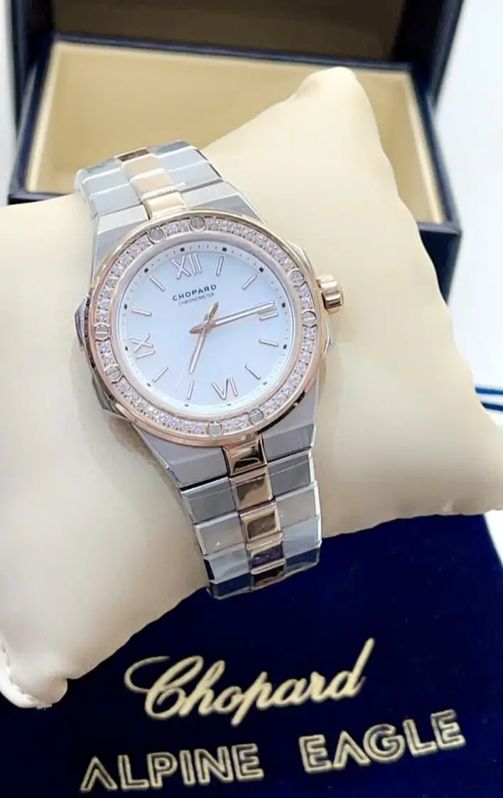 ساعة شوبارد مينا اخضر