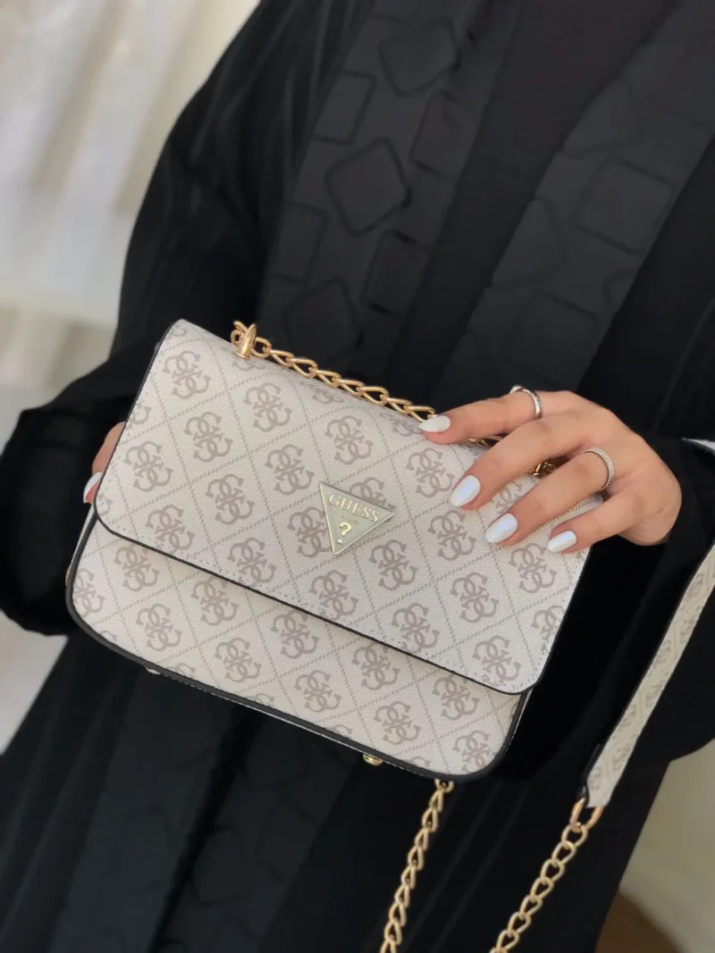 شنطة جس بيضاء