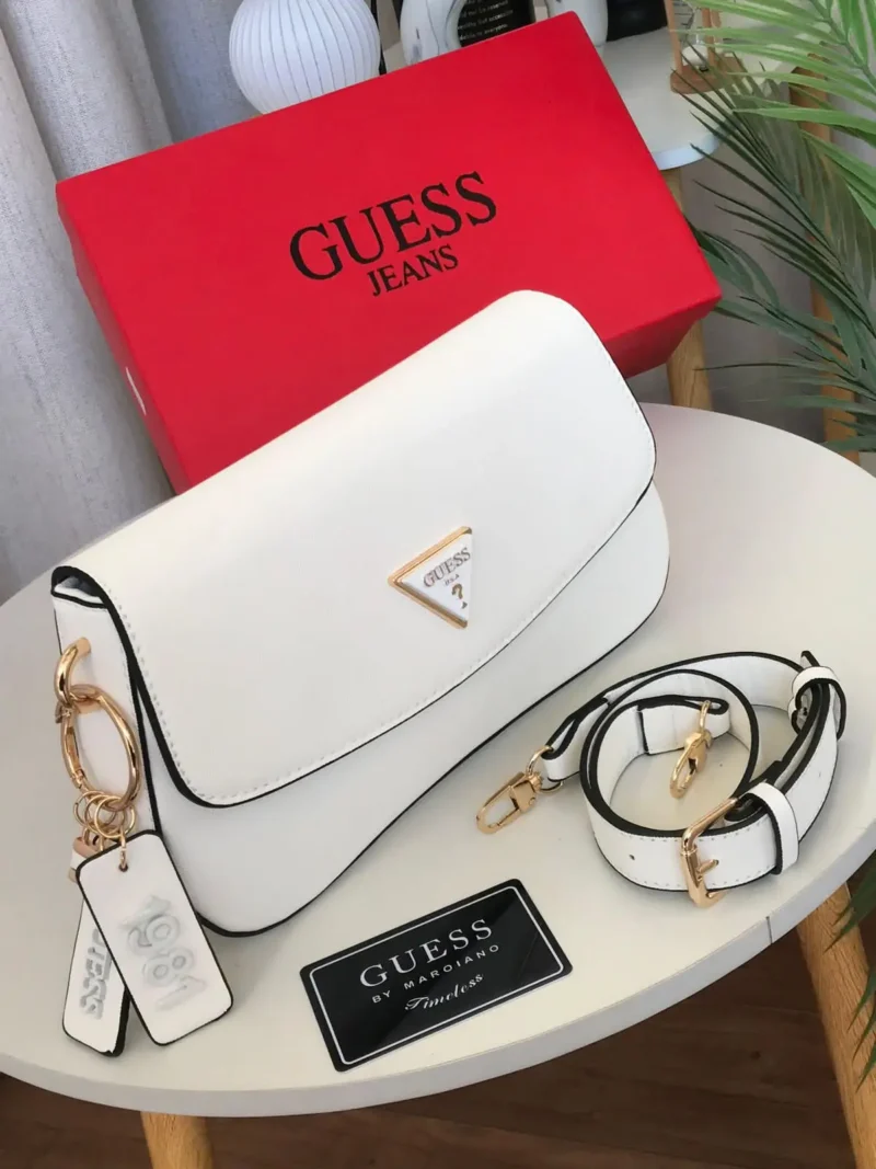 شنطة جس بيضاء صغيرة