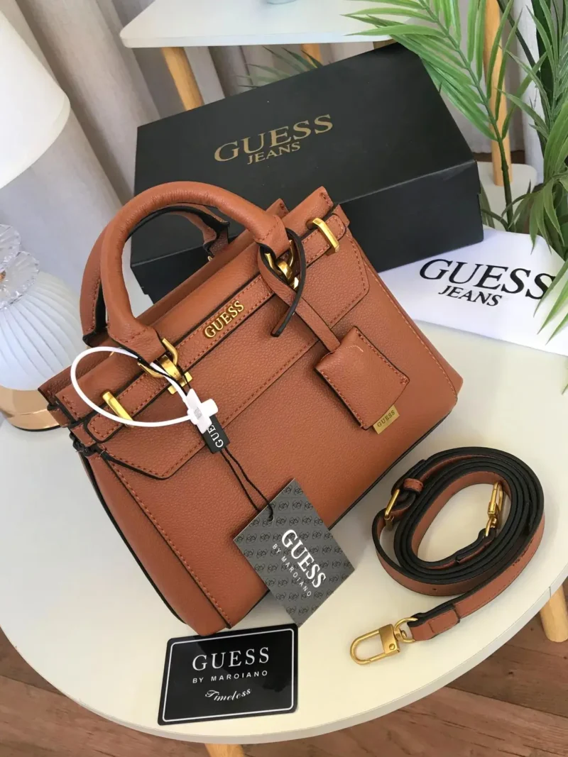 شنطة جيس مربعه