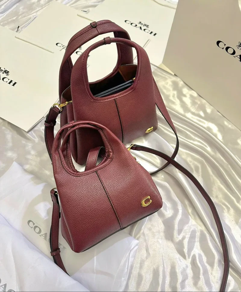 شنطة كوتش لانا عنابي