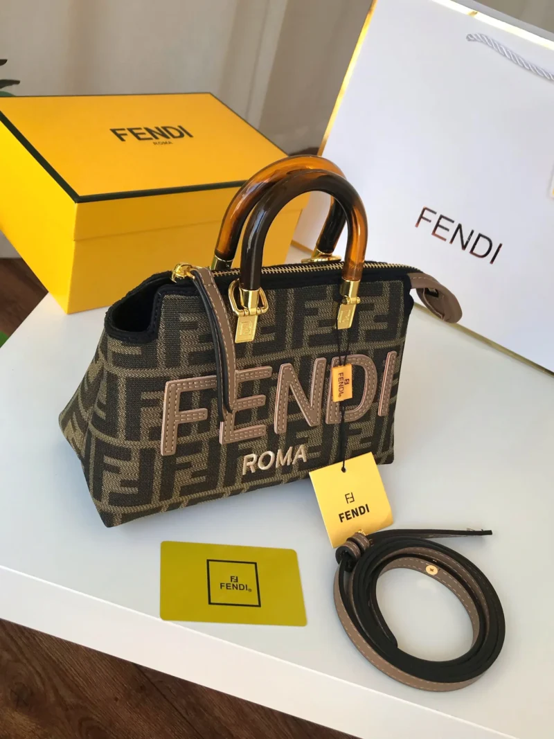 شنطة فندي باي ذا وي