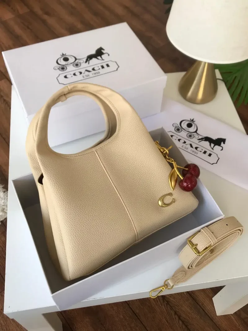 شنطه كوتش البيج