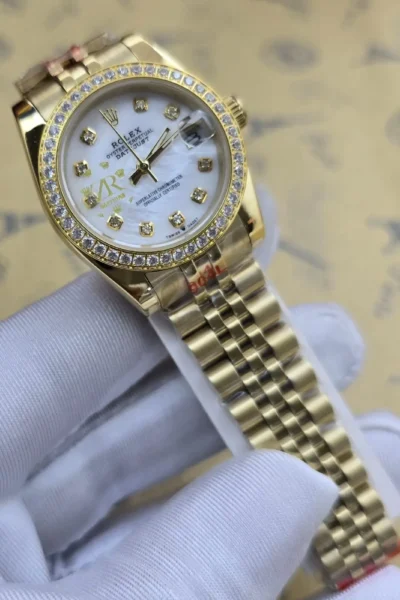 ساعة رولكس نسائية