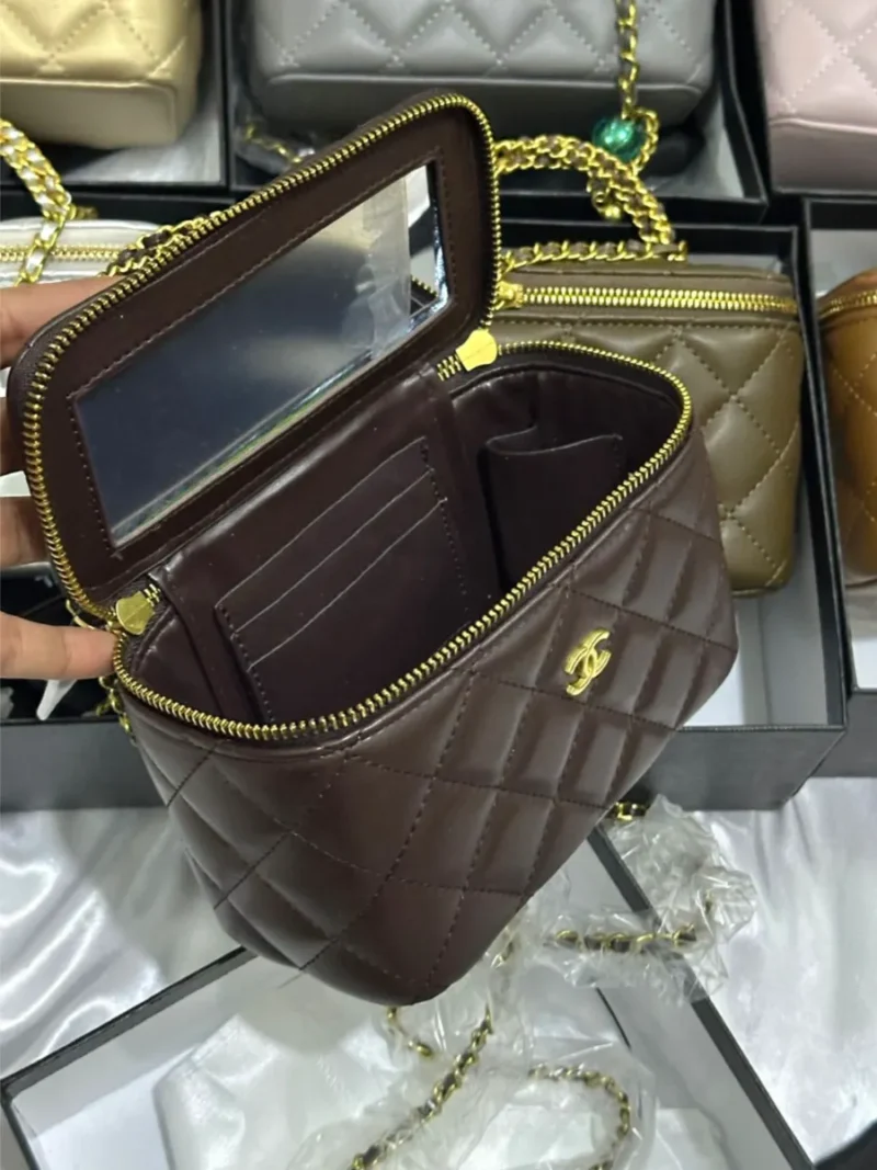 شنطة مكياج مع مرايا