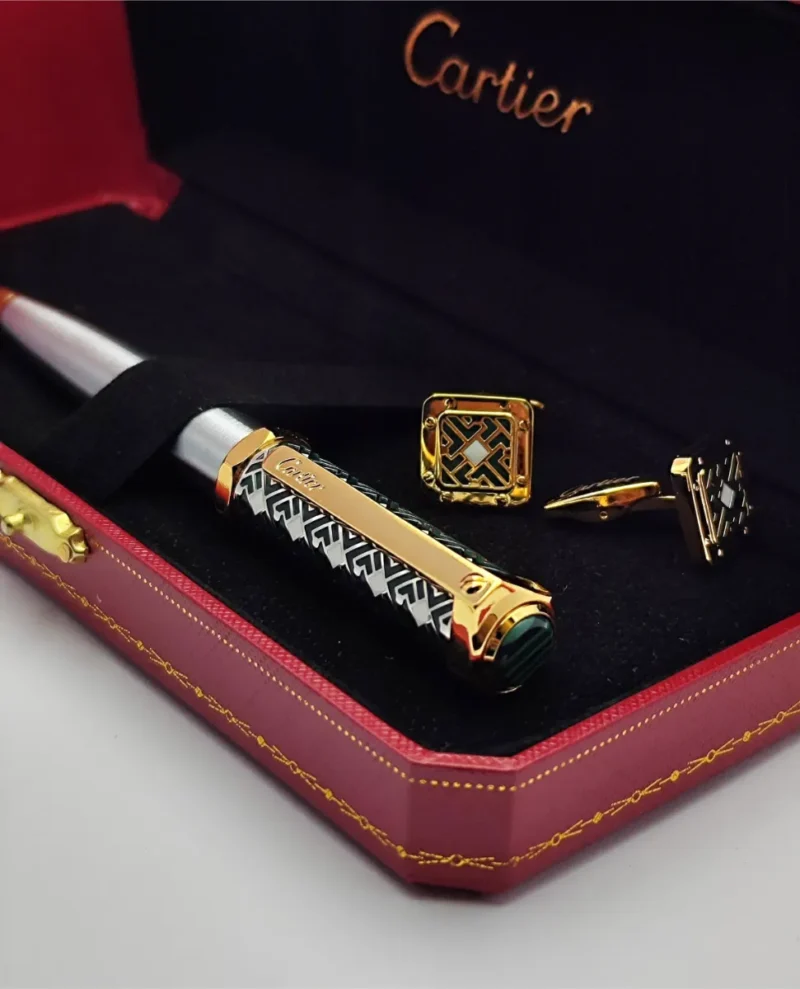 قلم مع كبك ماركة كارتير