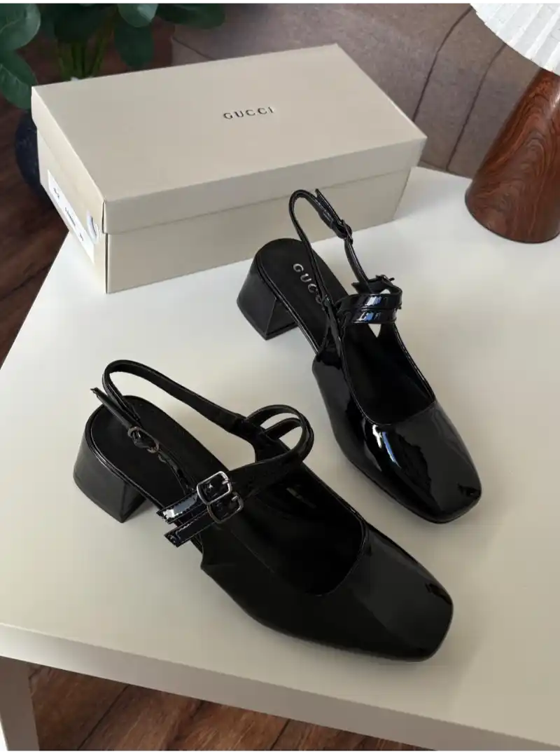 كعب غوتشي اسود