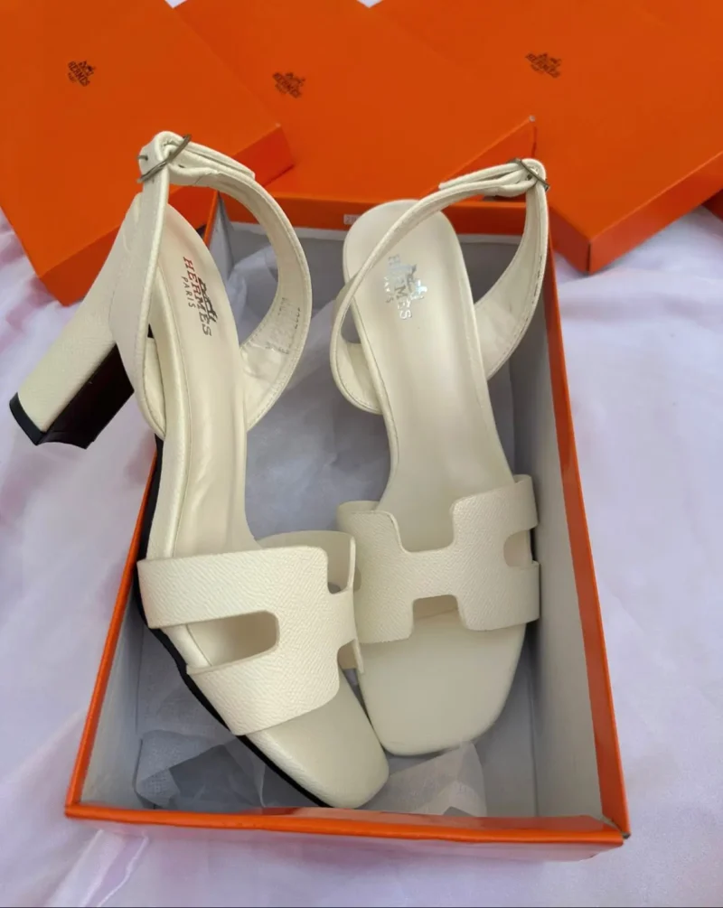 كعب هيرميز ابيض