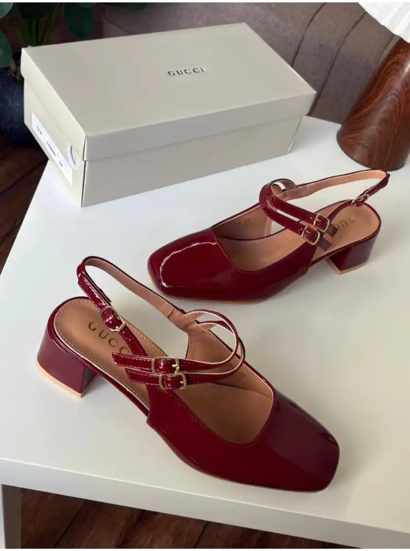 هيلز قوتشي عنابي