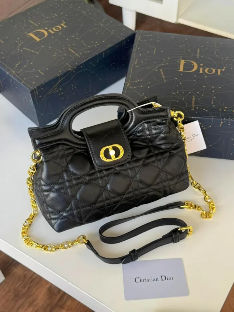 شنطة ديور سوداء تلمع