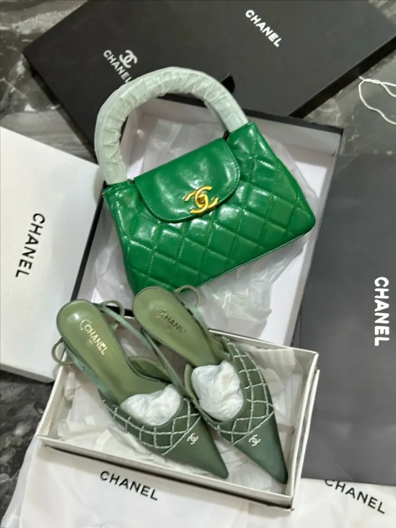 شنطة شانيل وكعب اخضر