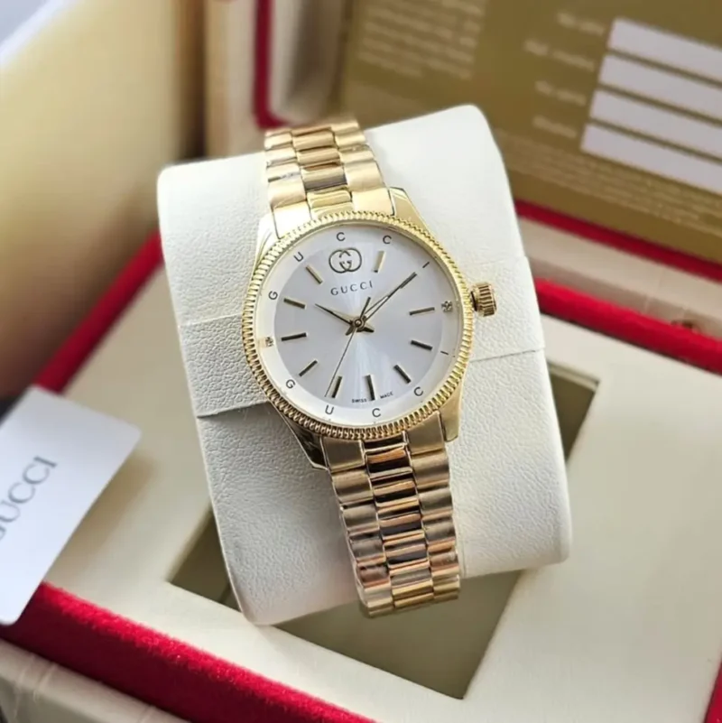 ساعة ذهبية نسائية ماركة قوتشي