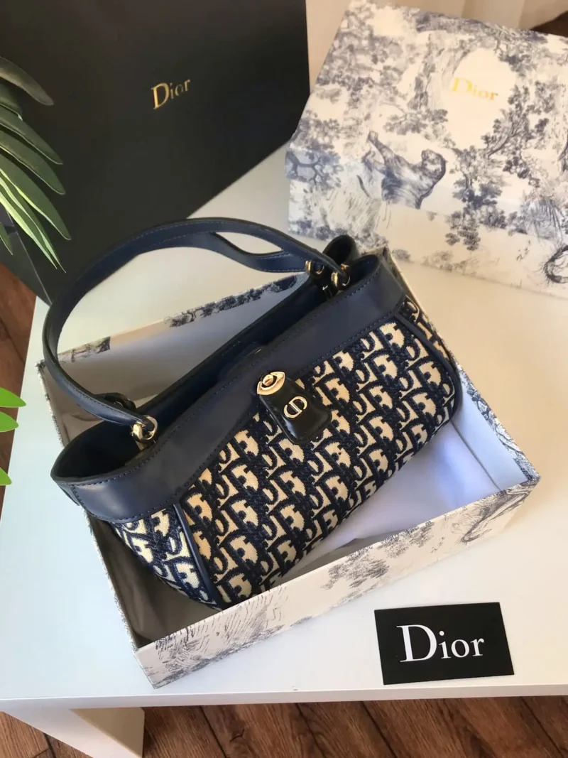 شنطة ديور قماش