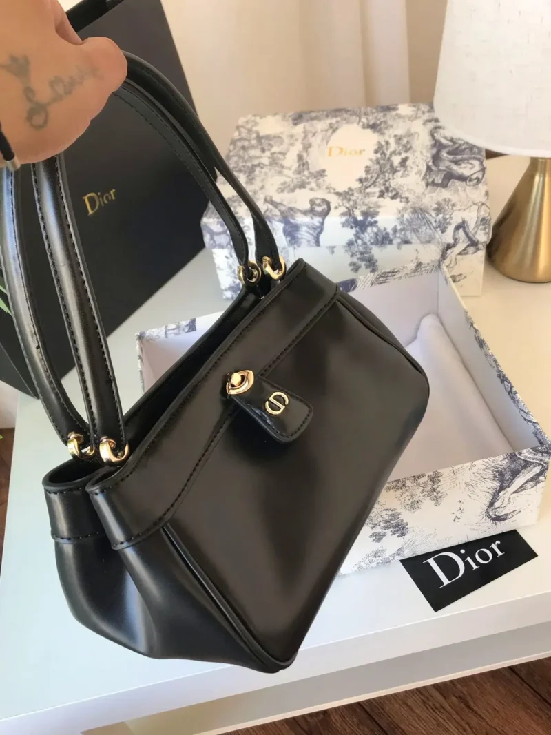 شنطة ديور جلد اسود