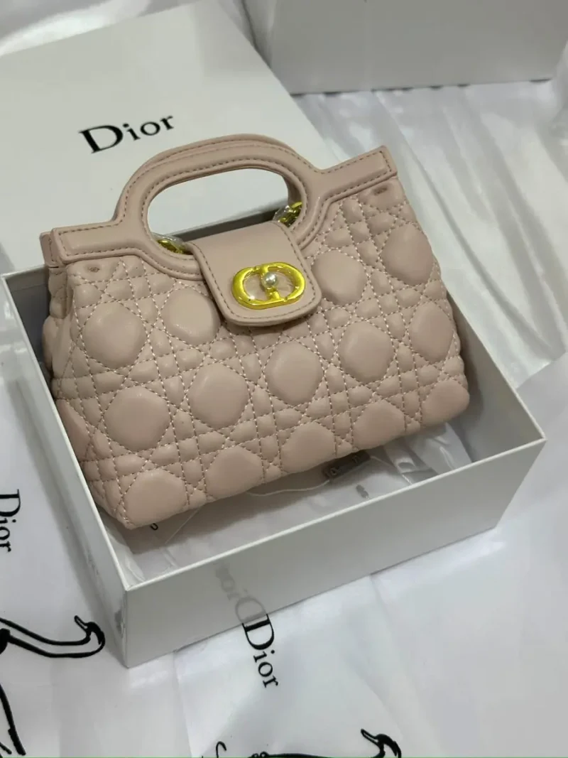 شنط ديور ورديه