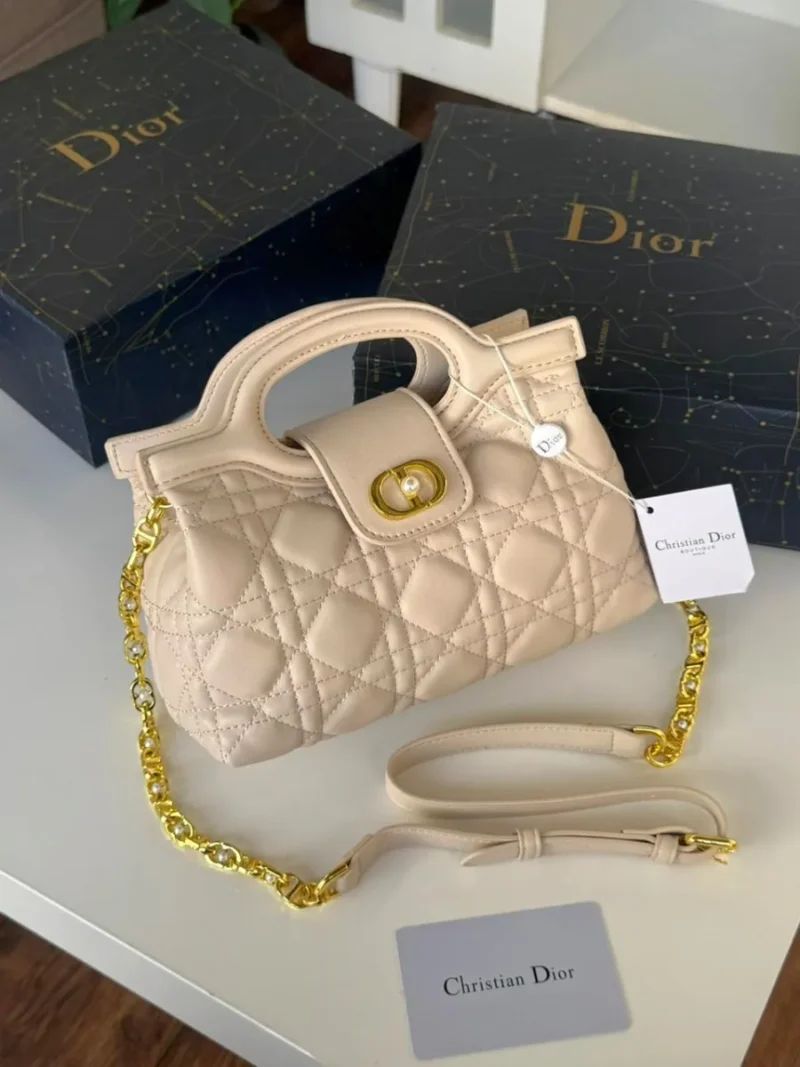 شنطة ديور لون بيج