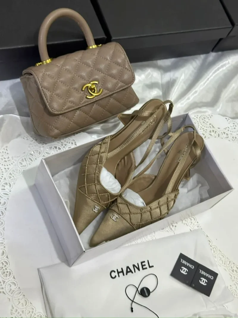 شنطه وكعب طقم شانيل بني