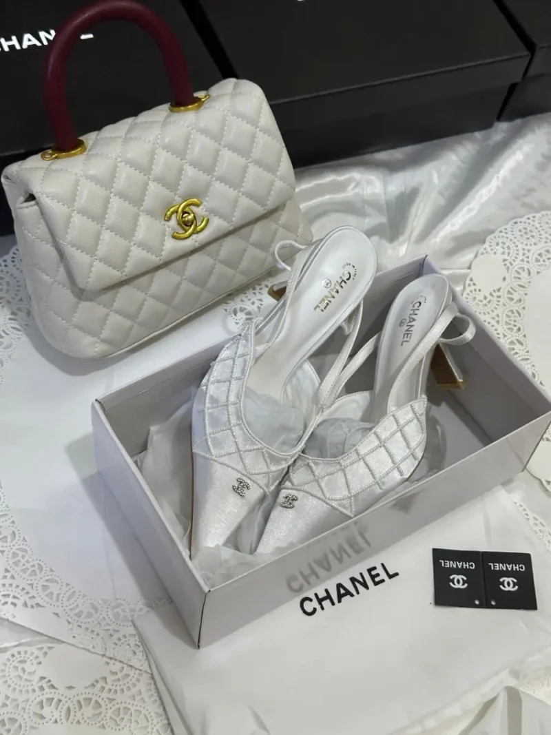 طقم شنطة وكعب فضي