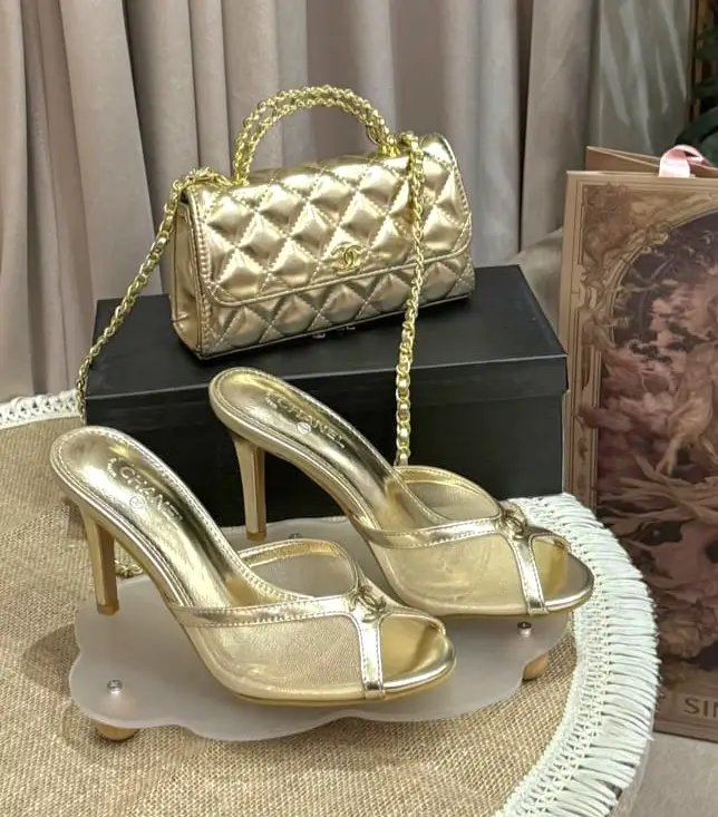 طقم كعب وشنطه ذهبي