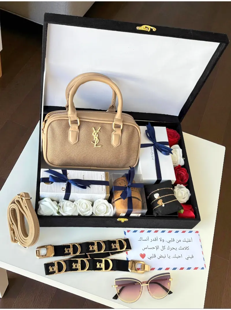 هدية نسائية من سان لوران