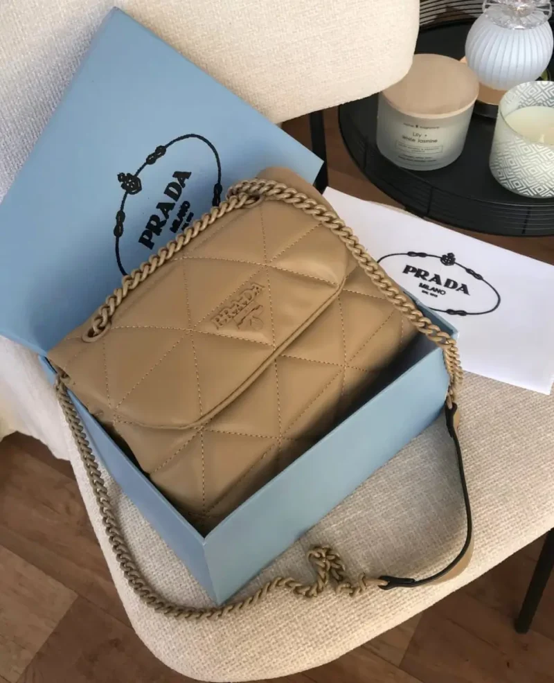 شنطة برادا نسائي