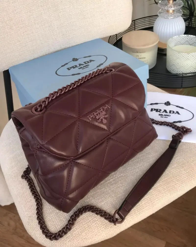 شنطة برادا برغندي