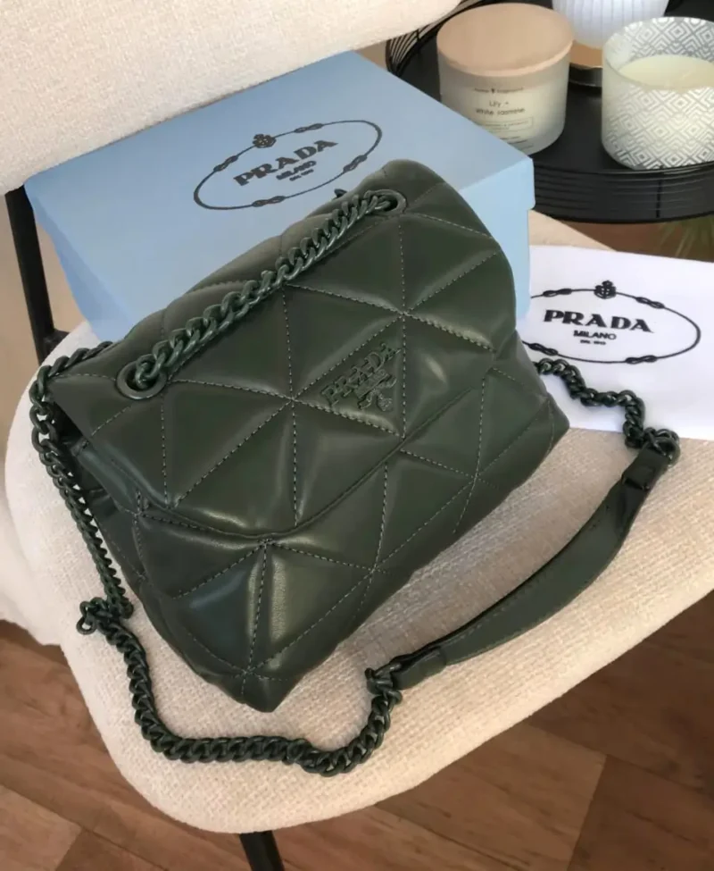 شنط لون زيتي