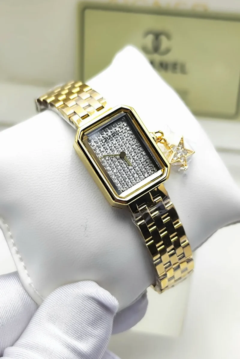 ساعة شانيل ذهبي نسائي