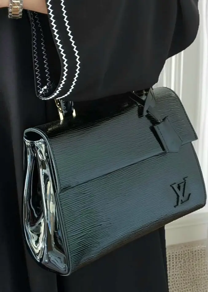 شنطه لويس فيتون سوداء جلد