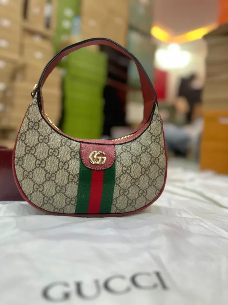 شنط قوتشي شولدر