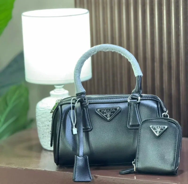 شنطة برادا جلد اسود