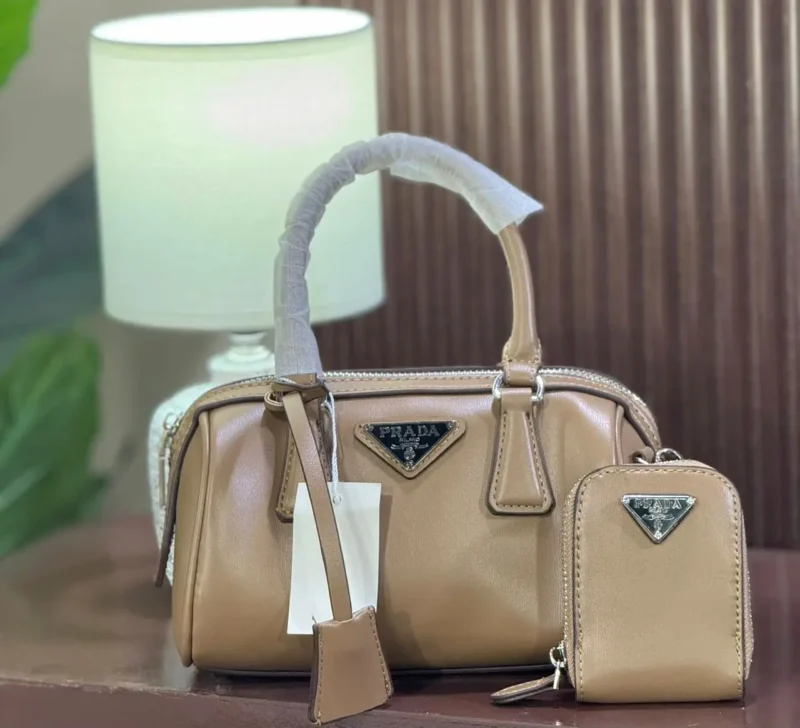 شنطة برادا حجم صغير
