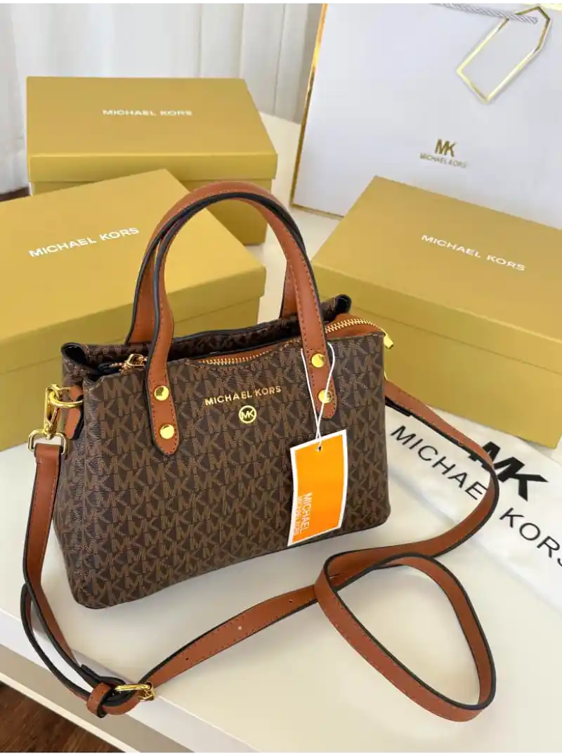 شنطة مايكل كورس ماستر