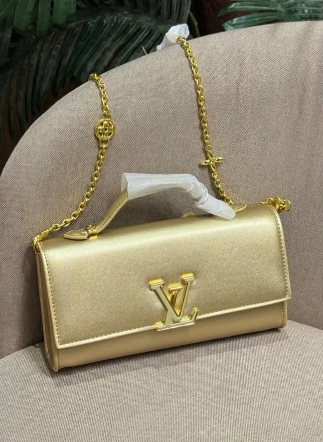 شنطه لويس فيتون ذهبي