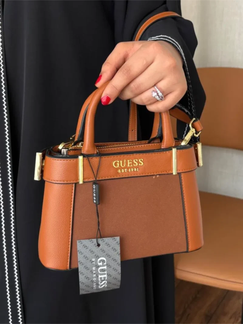 ماركة GUESS شنط