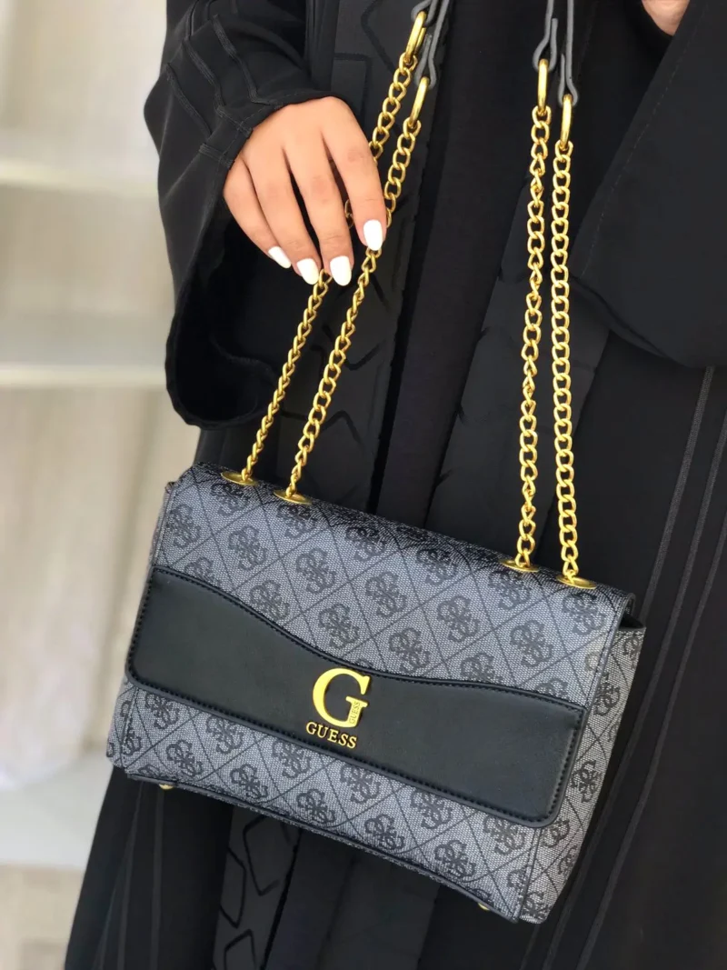 شنطة سوداء كتف