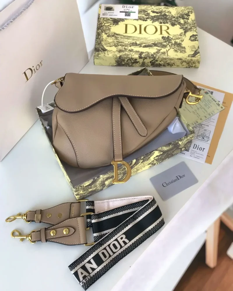 شنطة سادل ديور